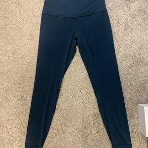 Lululemon: align 25”